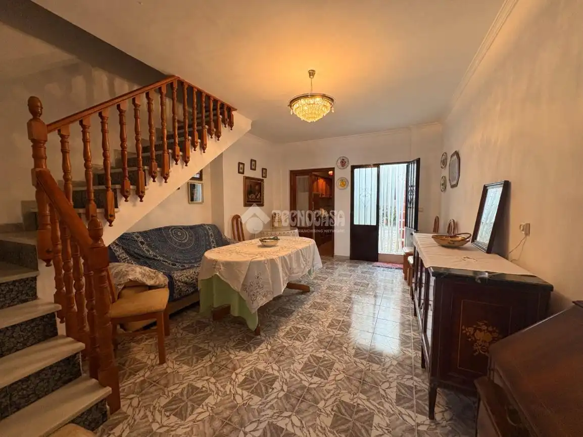 Sala de estar de Casa adosada en venta en Ardales con Amueblado y Balcón