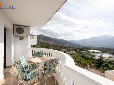 Maison mitoyenne avec balcon à vendre à Órgiva