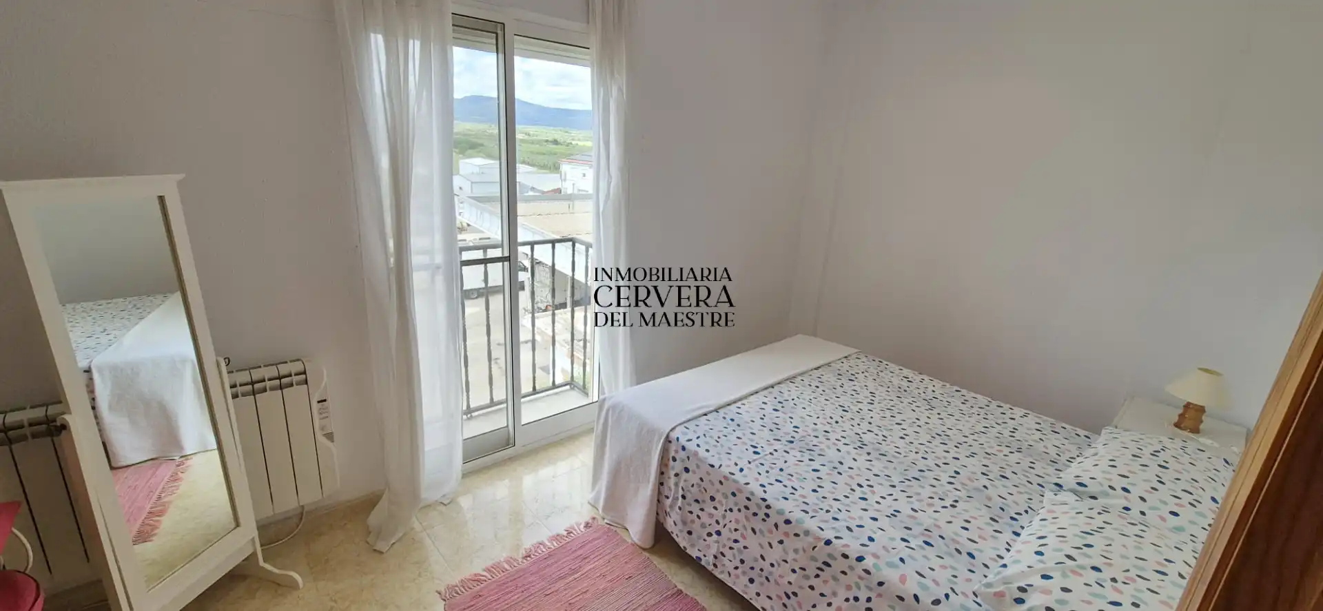 Dormitori de Casa adosada en venda en La Salzadella amb Aire condicionat, Calefacció i Jardí privat