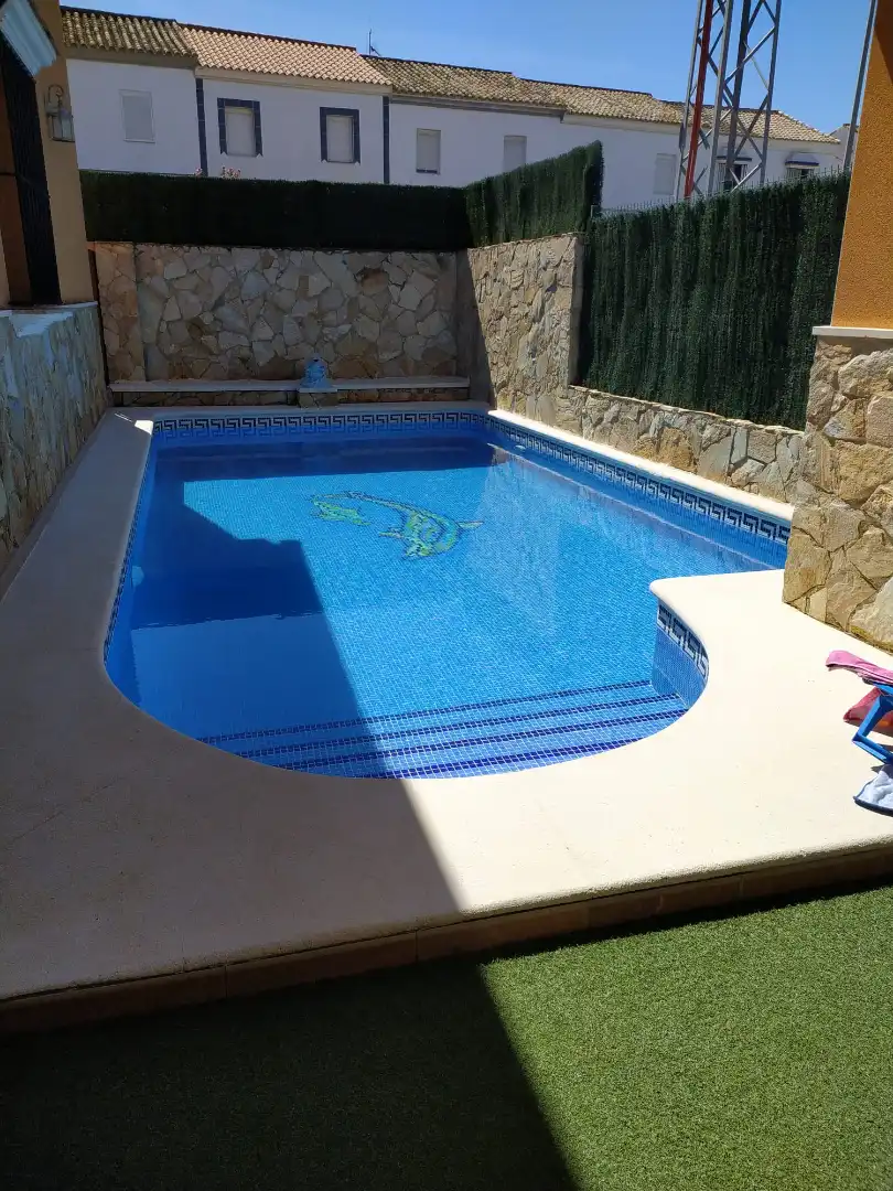 Piscina de Casa o xalet en venda en Villanueva del Río y Minas amb Aire condicionat, Jardí privat i Terrassa