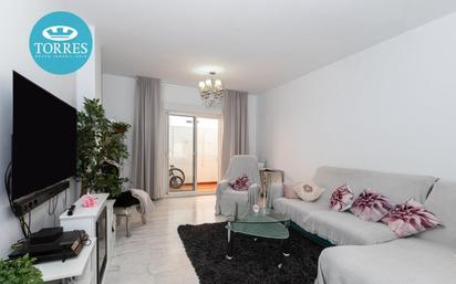 Living room of Flat for sale in Estepona  with Air Conditioner and Terrace