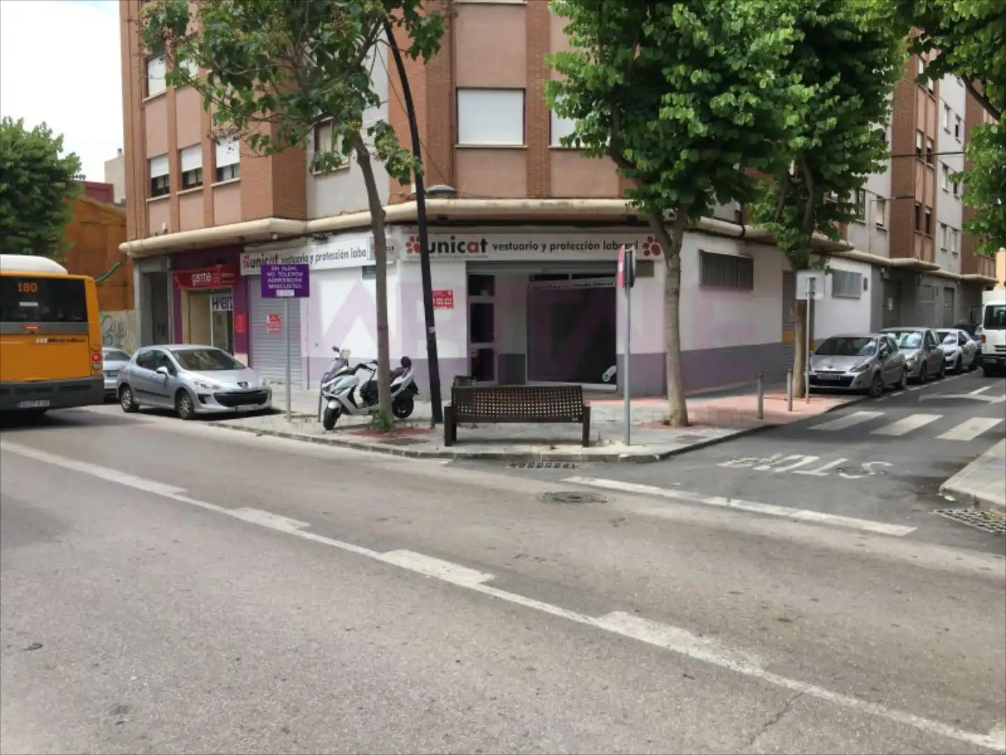 Locale commerciale in affitto a Padre Carlos Ferris 14