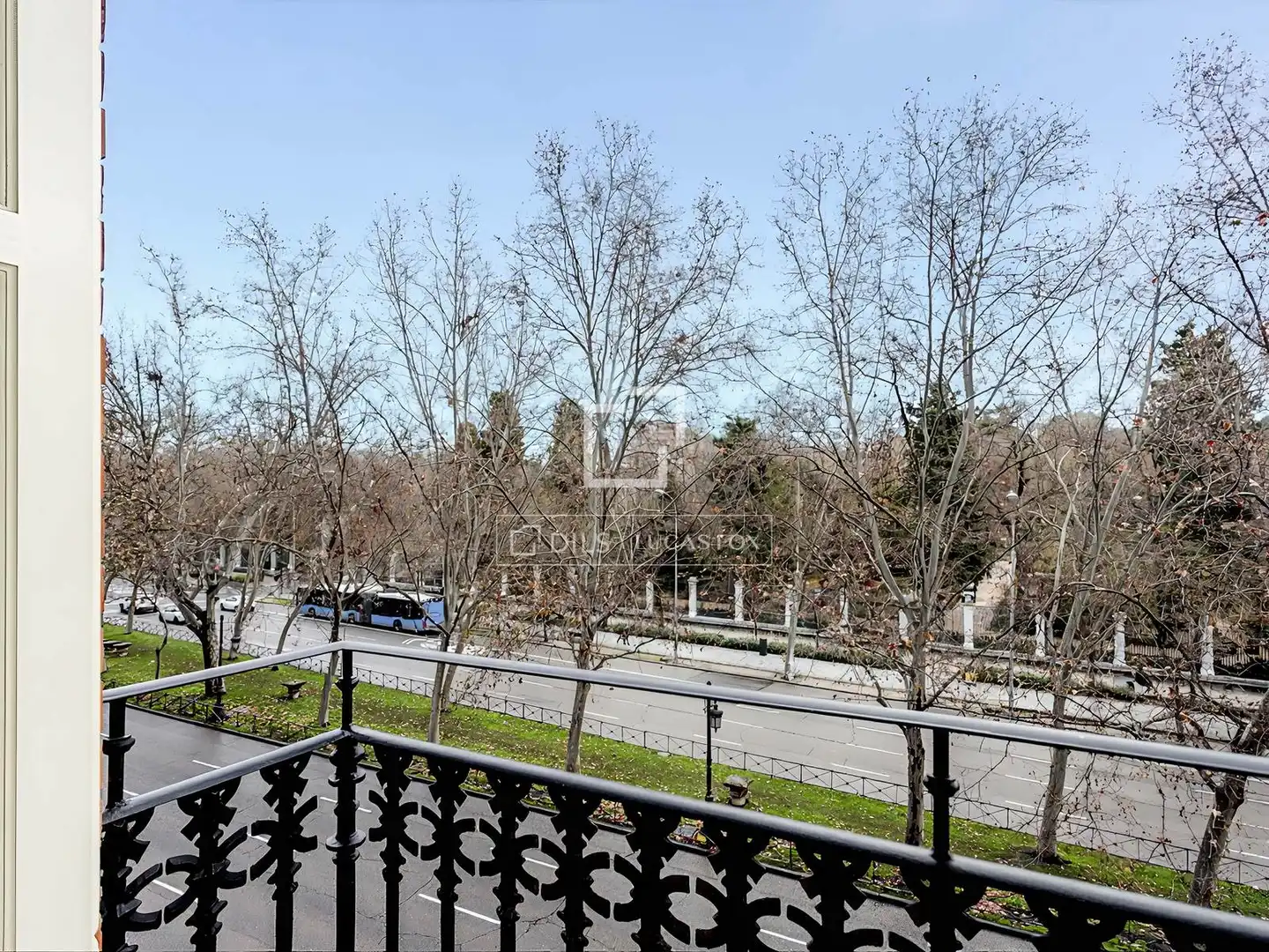 Außenansicht von Wohnung zur Miete in Madrid mit Klimaanlage, Heizung und Parkett