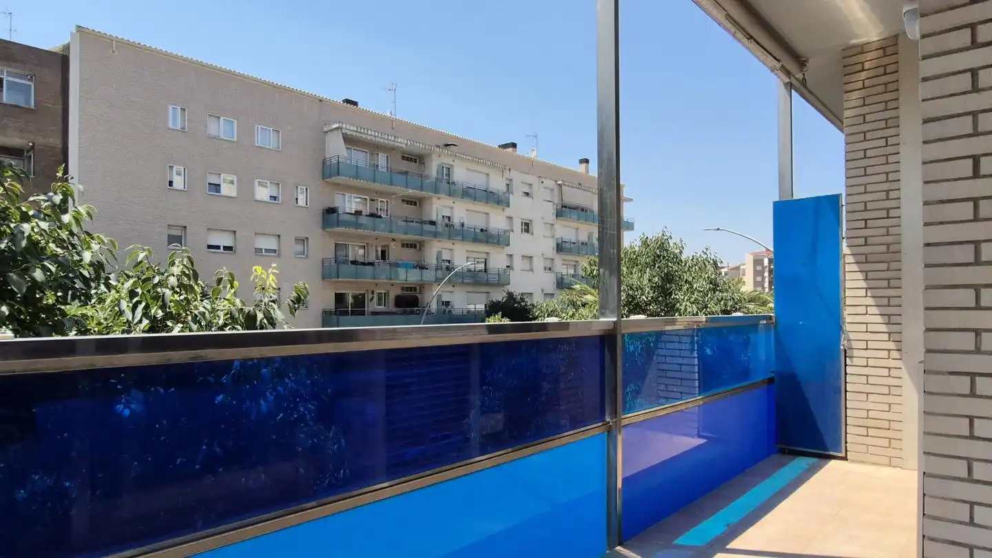 Vista exterior de Piso en venta en Terrassa con Calefacción y Balcón