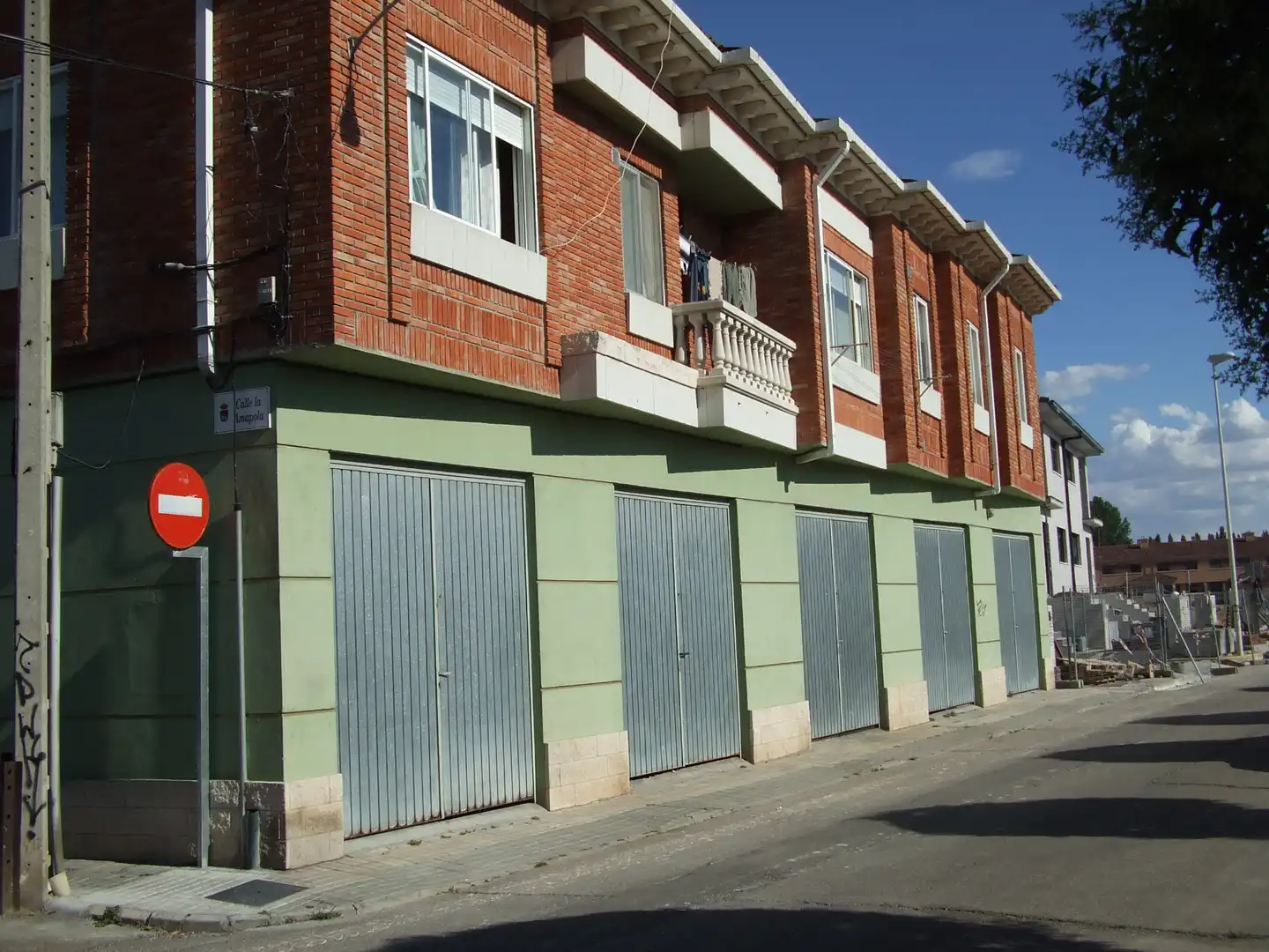 Vista exterior de Edifici en venda en Laguna de Duero