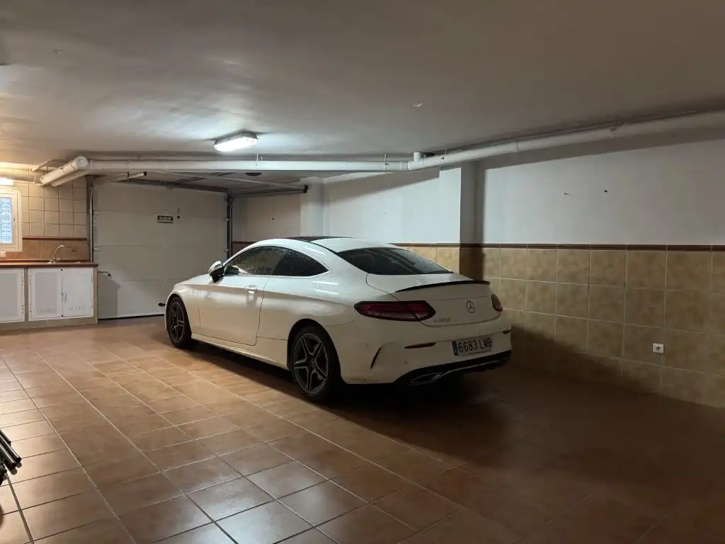 Aparcament de Casa o xalet en venda en Estepona amb Forn i Rentadora