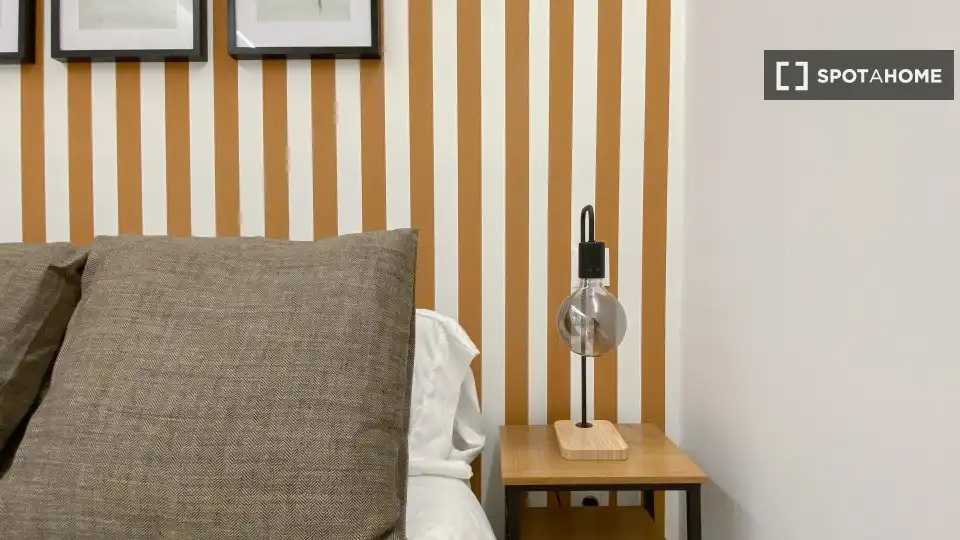 Schlafzimmer von Wohnung zur Miete in Madrid mit Klimaanlage, Heizung und Möbliert