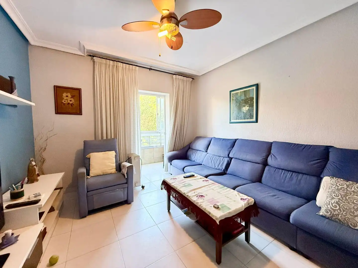 Sala de estar de Piso en venta en Almería con Calefacción, Amueblado y Balcón
