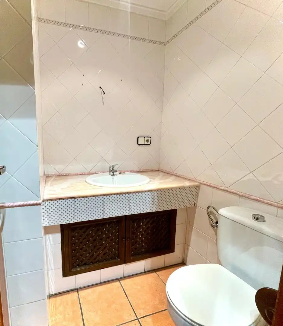 Baño de Planta baja en venta en Elche / Elx con Balcón y Alarma