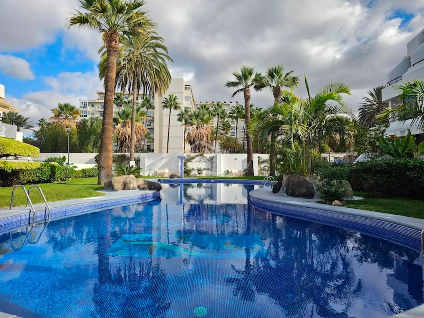 Piscina de Piso en venta en Arona con Aire acondicionado, Terraza y Piscina