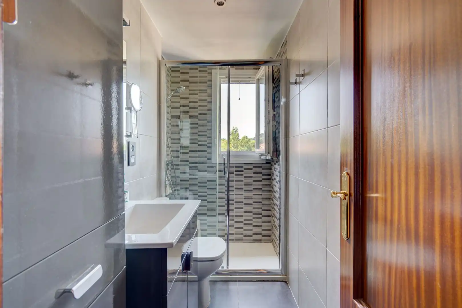 Bathroom of Flat for sale in Donostia - San Sebastián   with Storage room and Furnished