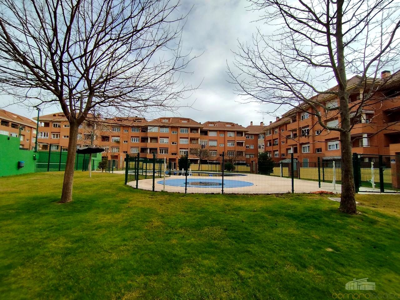 Vista exterior de Planta baixa en venda en Collado Villalba amb Calefacció, Terrassa i Piscina comunitària