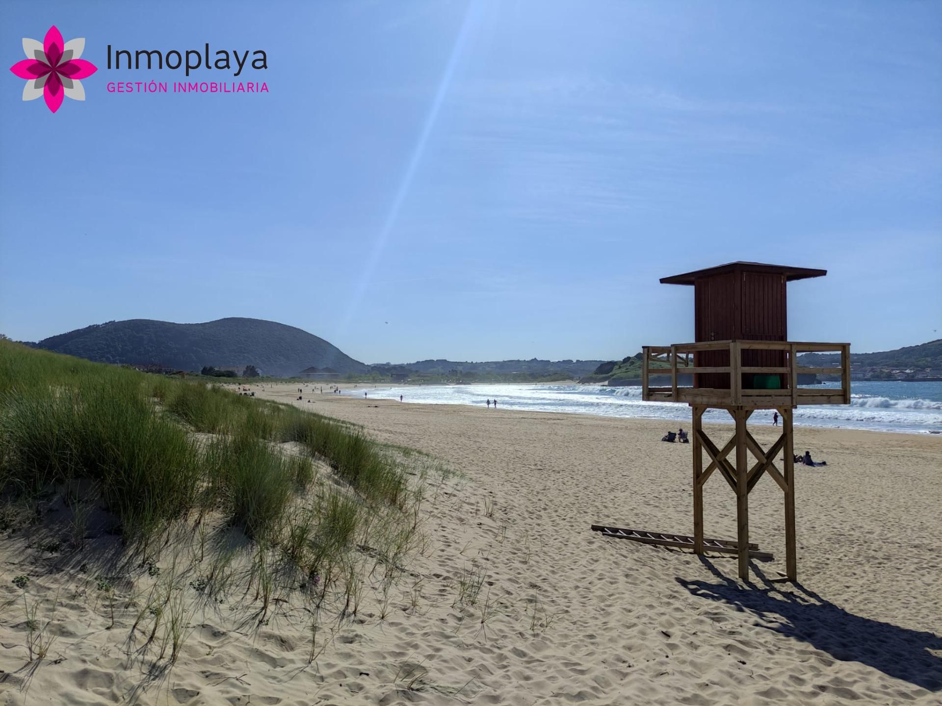 Vista exterior de Planta baja en venta en Noja con Calefacción, Terraza y Trastero