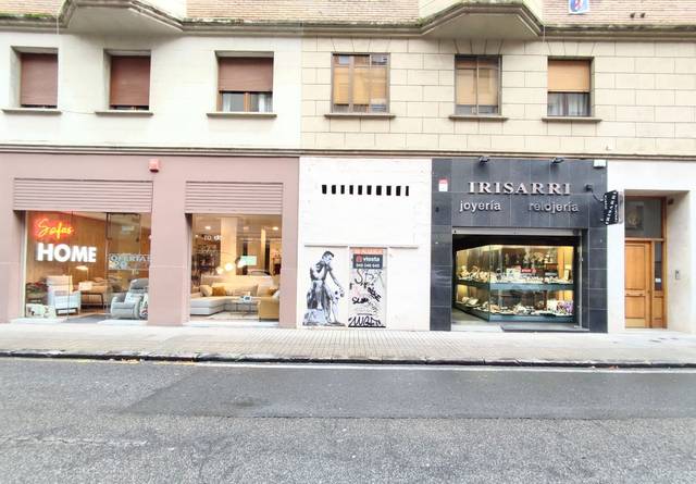 Local comercial en Alquiler en Navarro Villoslada en 2º Ensanche
