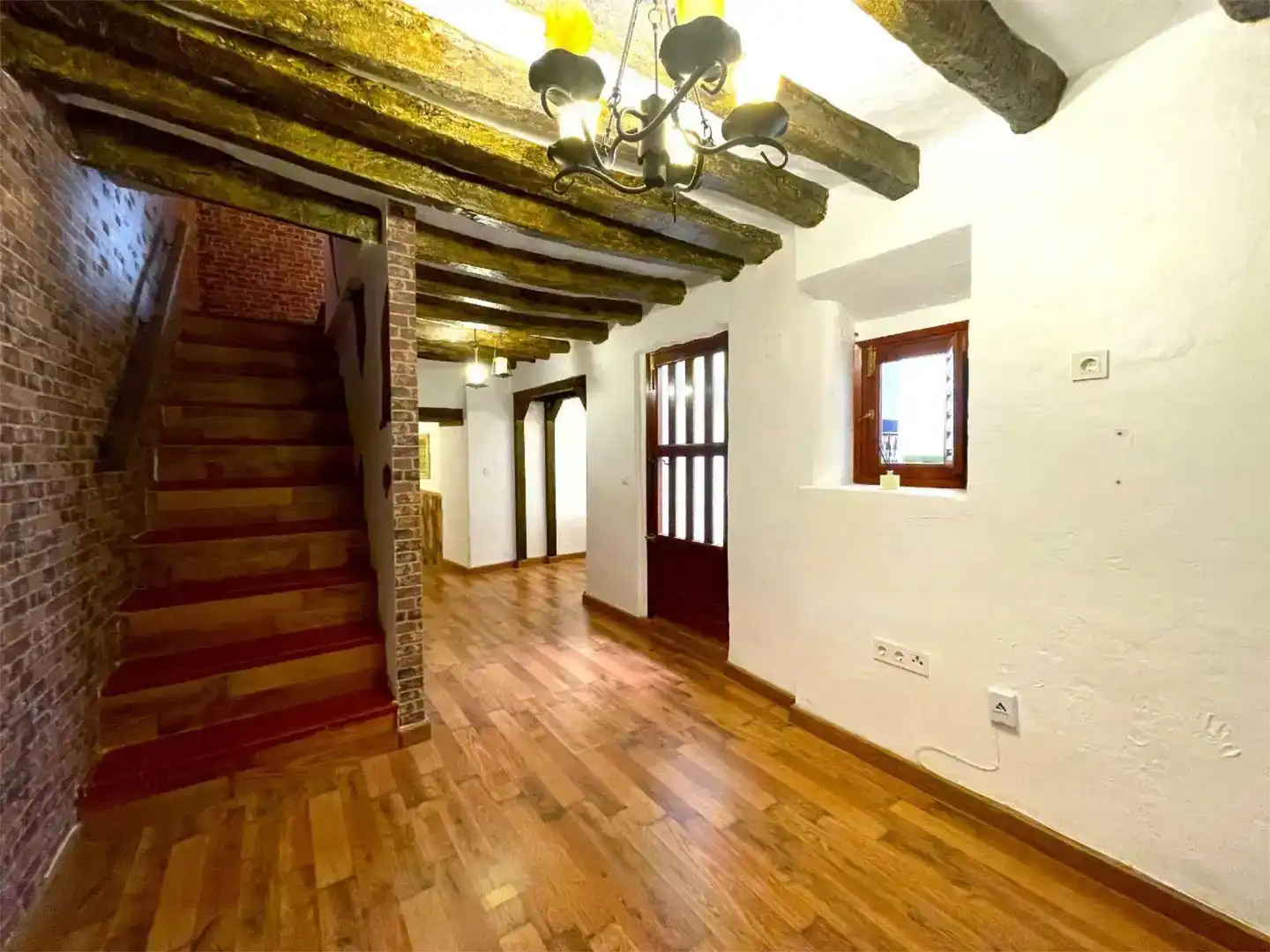 Casa adosada de lloguer en Cómpeta amb Jardí privat, Parquet i Traster