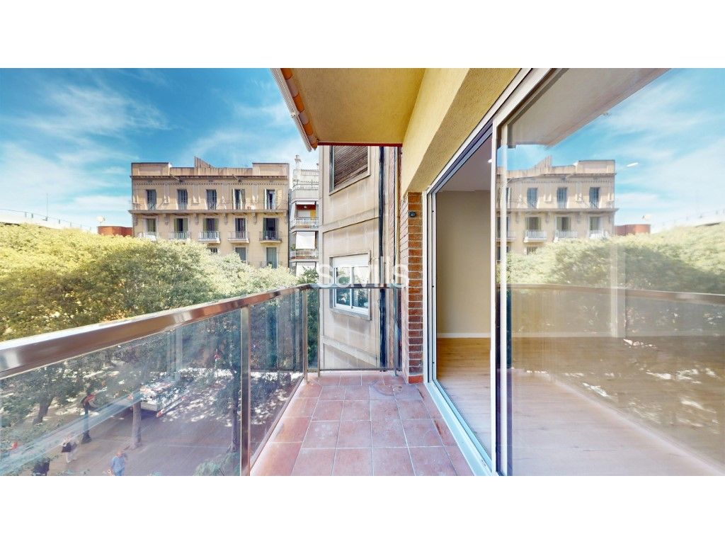 Exterior view of Apartment for sale in  Barcelona Capital  with Air Conditioner and Oven