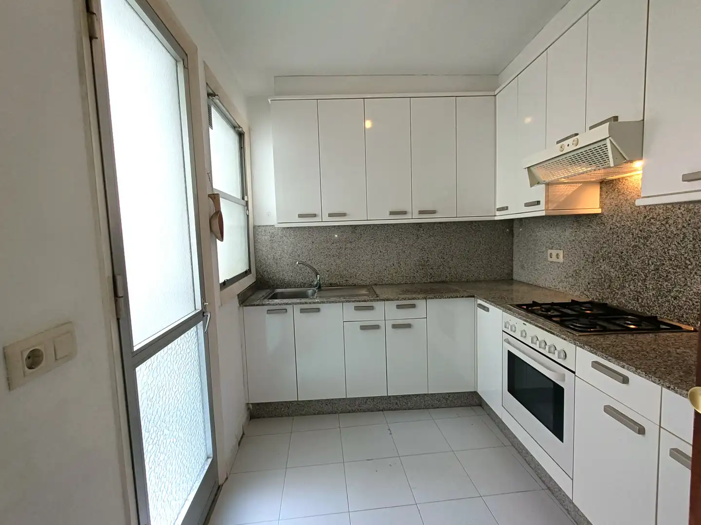 Cocina de Piso en venta en Vigo  con Calefacción, Parquet y Trastero