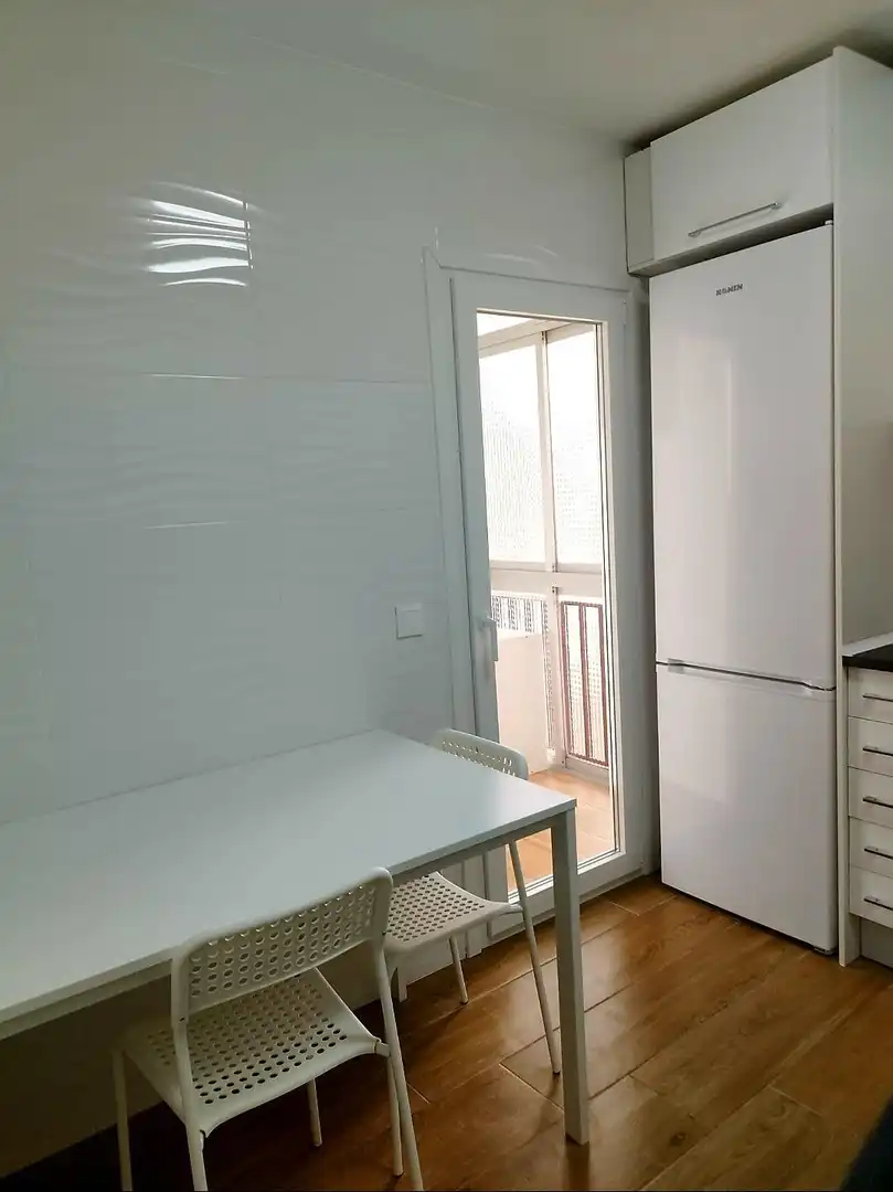 Room in Calle de las Milicias, 4, Santo Tomás
