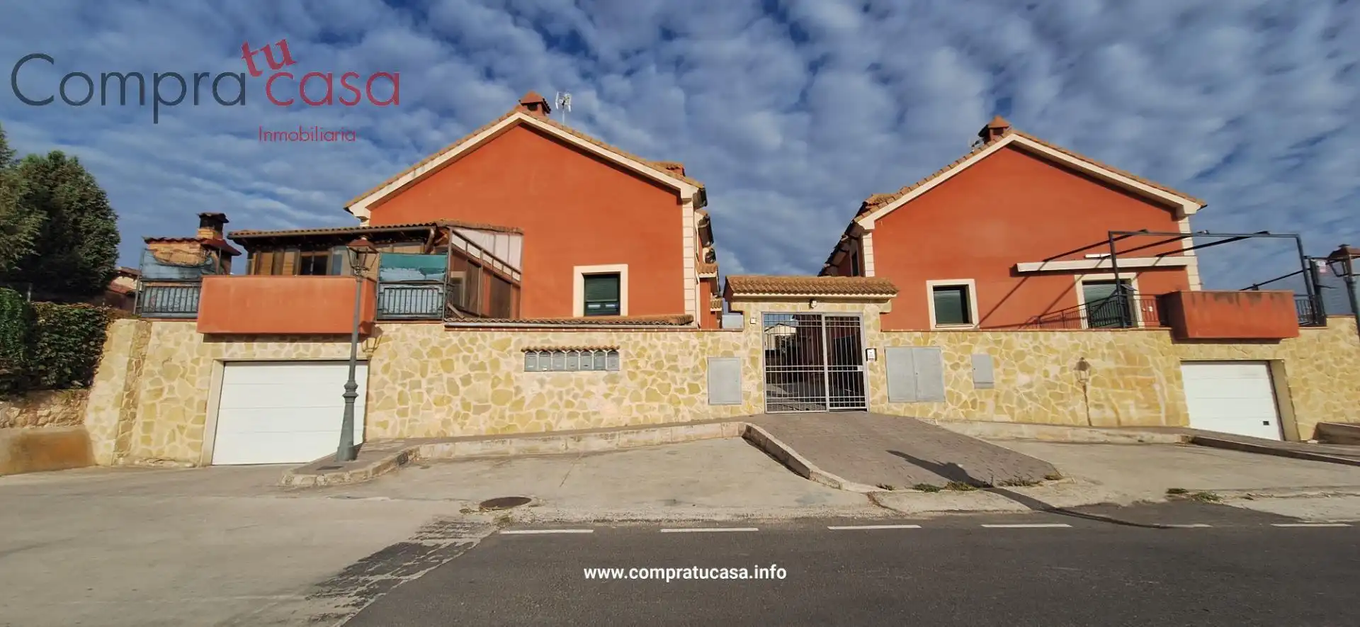 Vista exterior de Casa adosada en venta en Los Huertos, Segovia