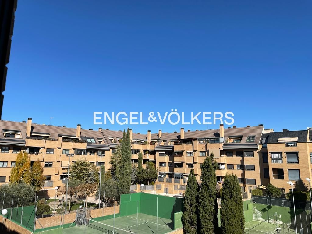 Exterior view of Duplex to rent in Las Rozas de Madrid  with Air Conditioner, Heating and Parquet flooring