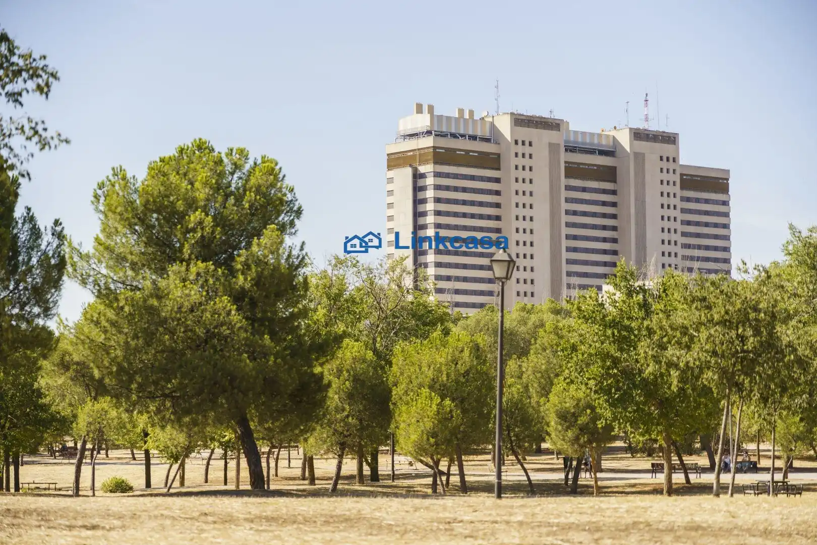 Vista exterior de Piso en venta en Madrid con Parquet