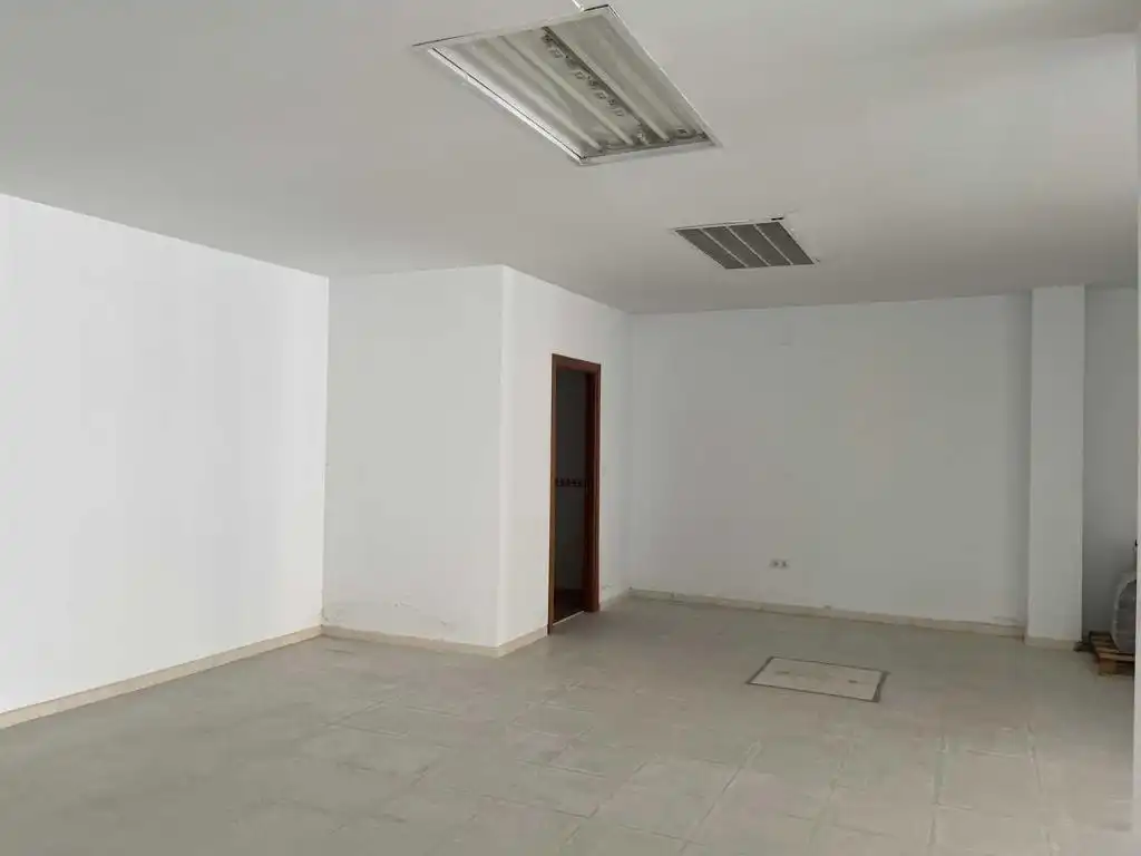 Local comercial en venta en Avenida Primero de Mayo, imagen 9