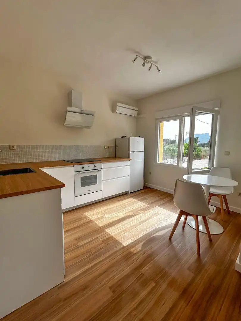 Cuina de Estudi de lloguer en Dénia amb Aire condicionat i Terrassa