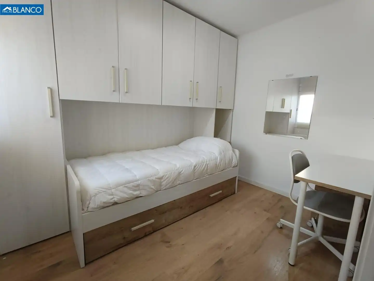 Bedroom of Attic for sale in L'Hospitalet de Llobregat  with Heating, Parquet flooring and Terrace