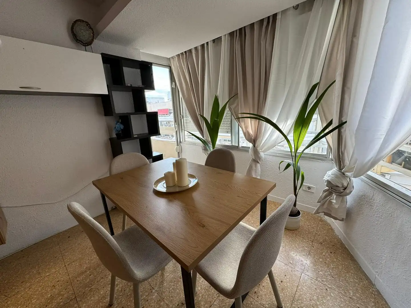 Comedor de Piso de alquiler en Valencia con Aire acondicionado, Amueblado y Horno