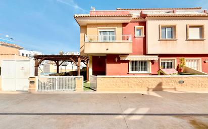 Vista exterior de Casa o xalet en venda en Pilar de la Horadada amb Aire condicionat, Jardí privat i Terrassa