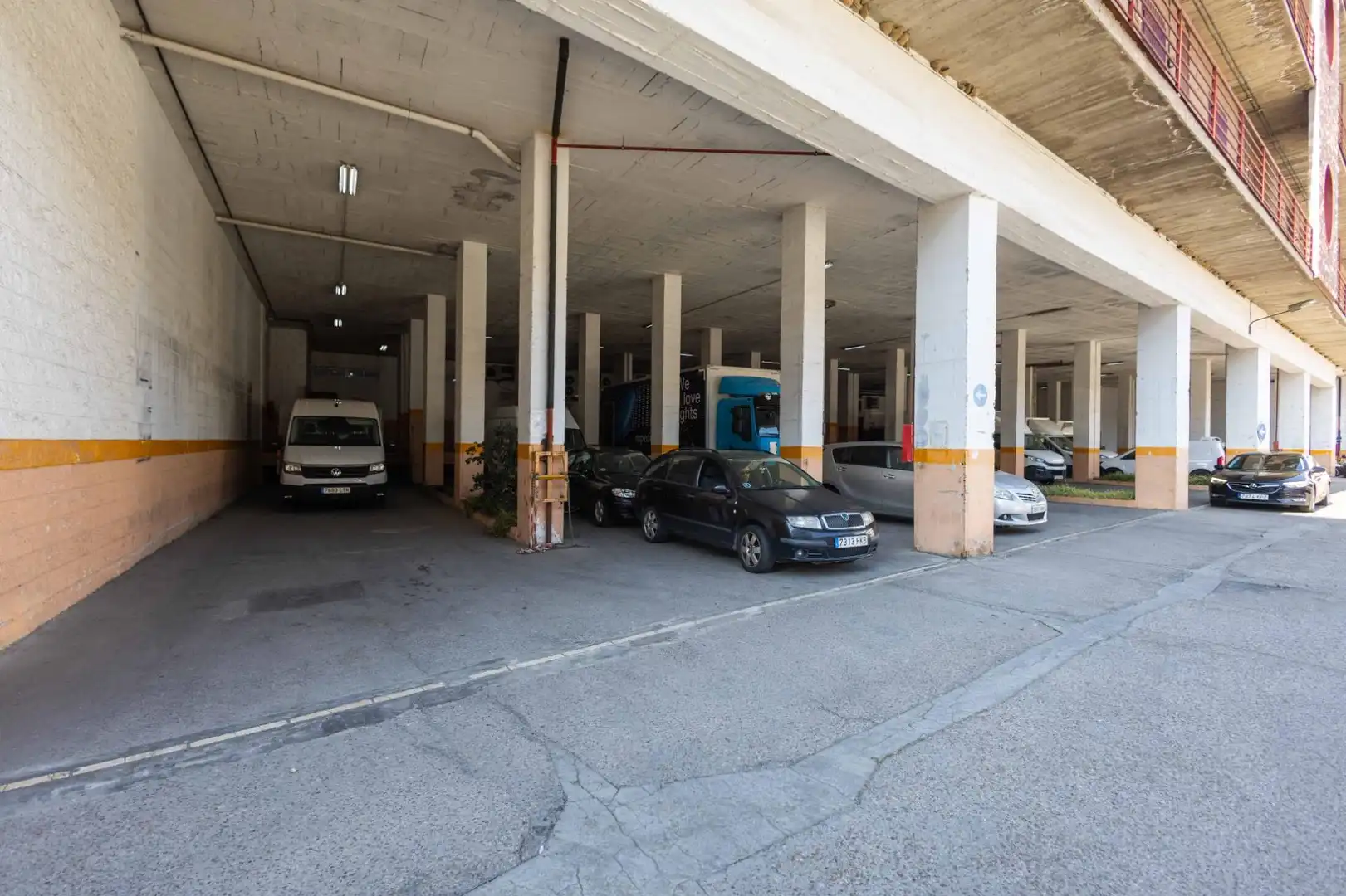 Parking of Commercial properties for rent in Madrid  with Air Conditioner