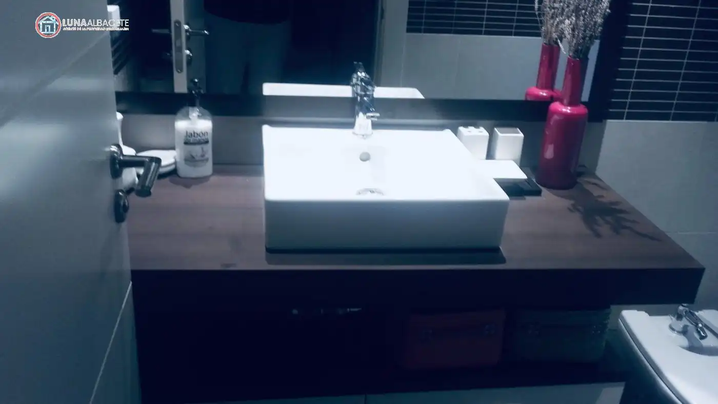 Badezimmer von Einfamilien-Reihenhaus zur Miete in Albacete mit Heizung und Terrasse