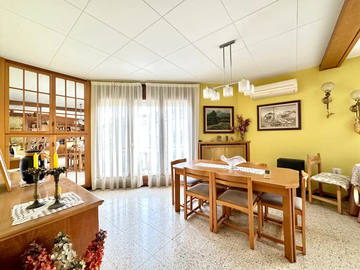 Comedor de Casa adosada en venta en Manlleu con Calefacción, Jardín privado y Trastero
