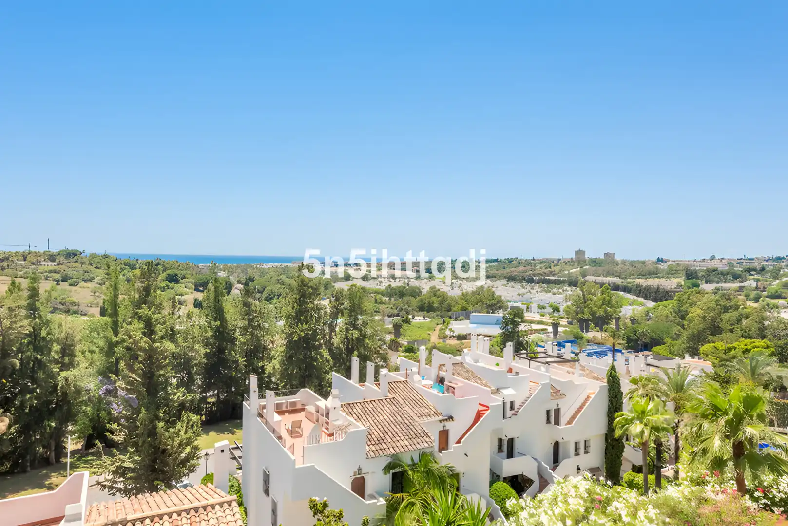 Vista exterior de Ático en venta en Marbella con Terraza, Piscina y Amueblado