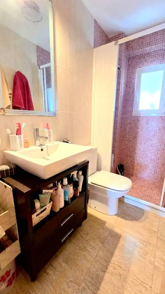Badezimmer von Wohnungen zur Miete in Gandia mit Terrasse und Möbliert