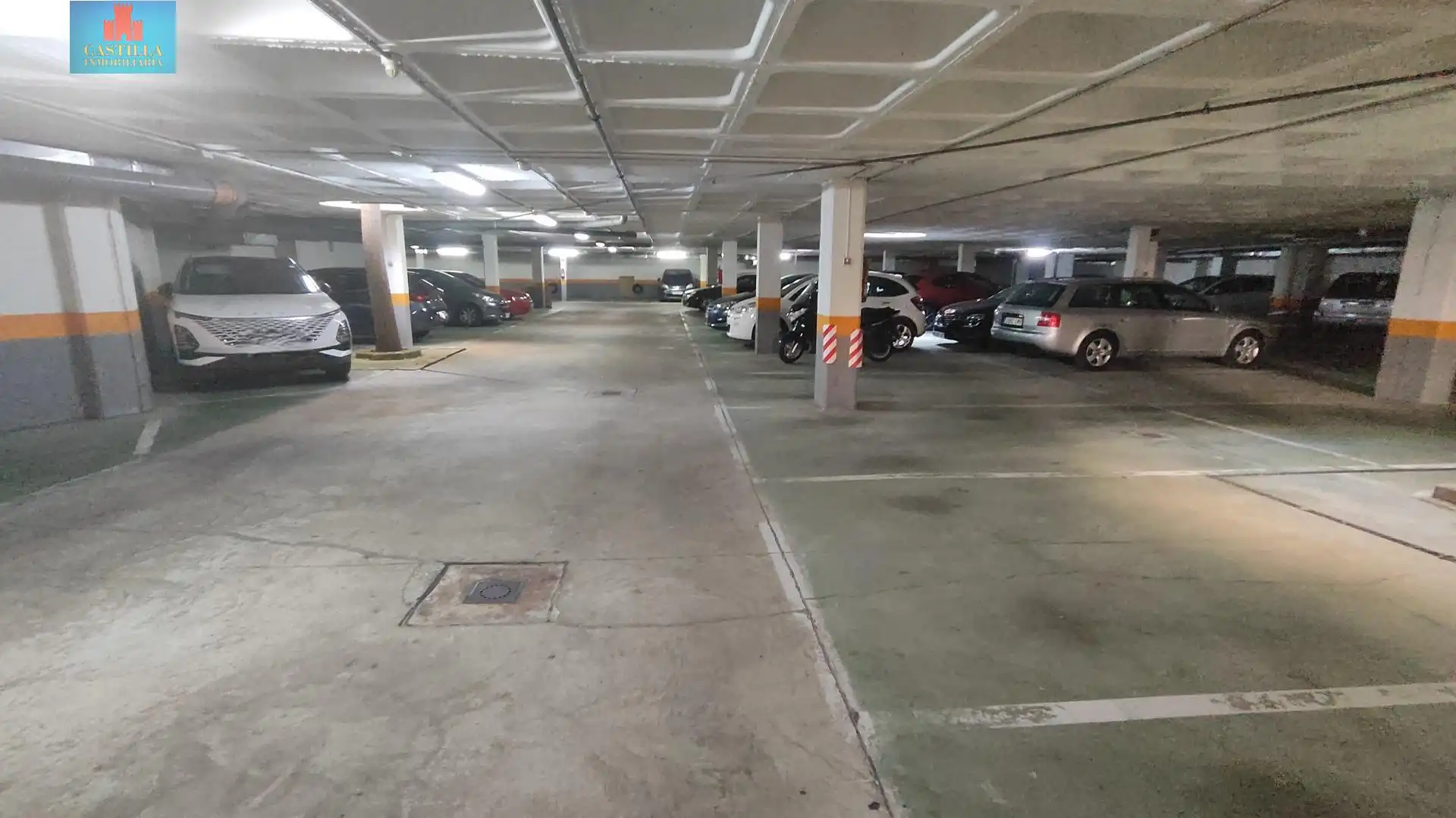 Parking de Piso en venta en Ávila con Calefacción, Jardín privado y Trastero