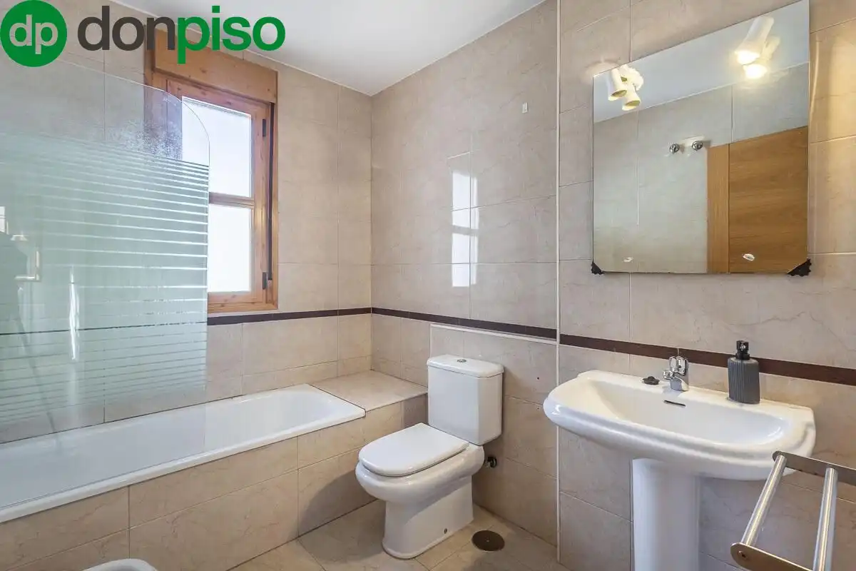 Bathroom of Duplexes for sale in Granada  with Air Conditioner and Heating