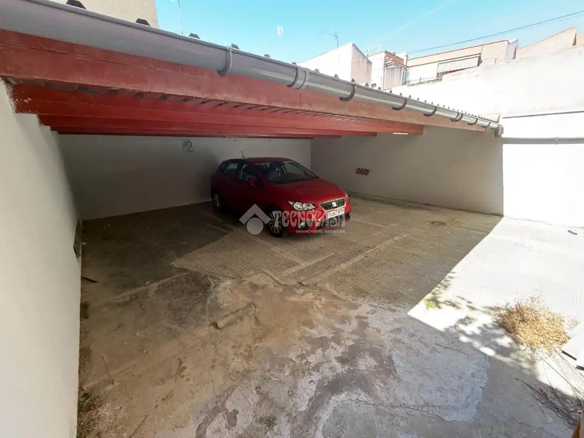 Aparcament de Local en venda en Madrid