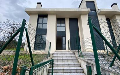 Exterior view of Single-family semi-detached for sale in Reocín