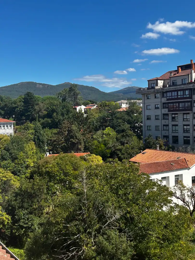 Vista exterior de Àtic en venda en Vilagarcía de Arousa amb Calefacció, Parquet i Terrassa