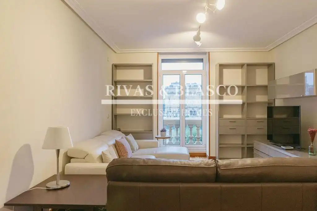 Sala d'estar de Apartament de lloguer en Donostia - San Sebastián  amb Aire condicionat, Calefacció i Moblat