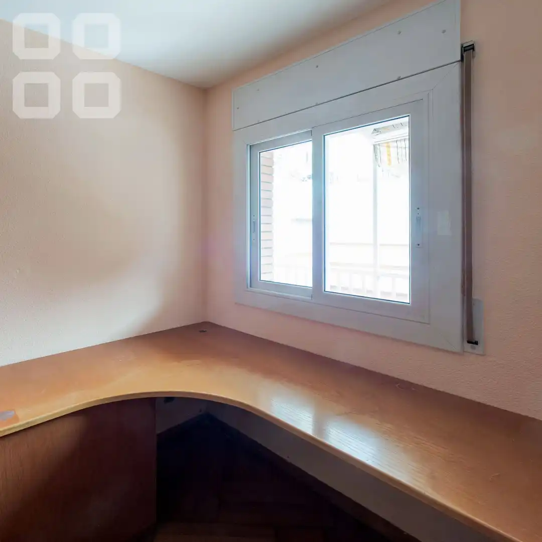 Habitación de Piso en venta en L'Hospitalet de Llobregat con Parquet, Terraza y Balcón