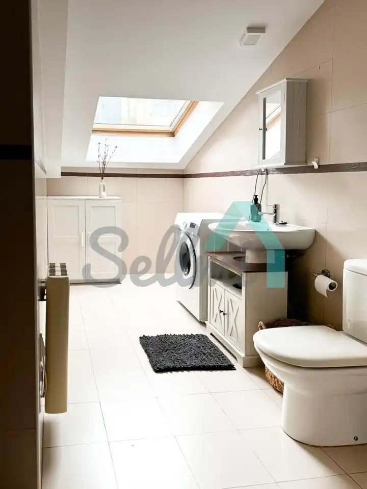 Bathroom of Flat for rent in Avilés  with Heating, Parquet flooring and Furnished