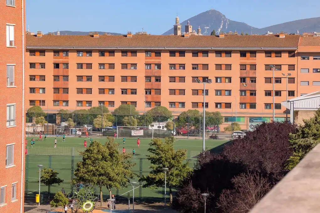 Vista exterior de Àtic en venda en  Pamplona / Iruña amb Calefacció, Jardí privat i Terrassa