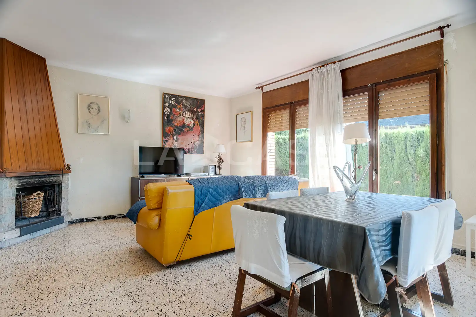 Sala d'estar de Casa o xalet en venda en Llinars del Vallès amb Jardí privat, Forn i Internet