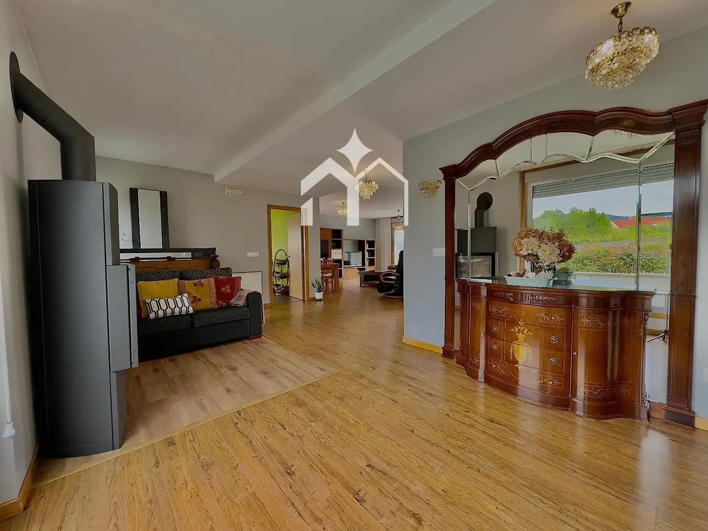 Sala d'estar de Casa o xalet en venda en Cangas  amb Calefacció, Parquet i Terrassa