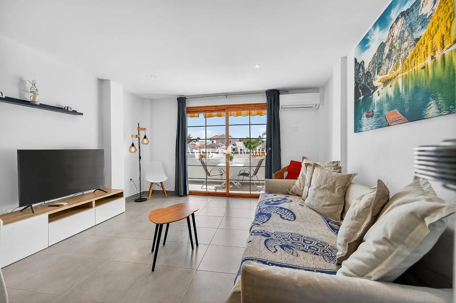 Wohnzimmer von Wohnungen zum Verkauf in Adeje mit Klimaanlage, Terrasse und Schwimmbad