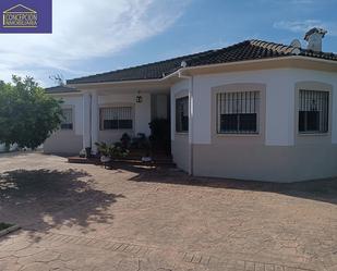 Vista exterior de Casa o xalet en venda en  Córdoba Capital amb Aire condicionat, Jardí privat i Piscina