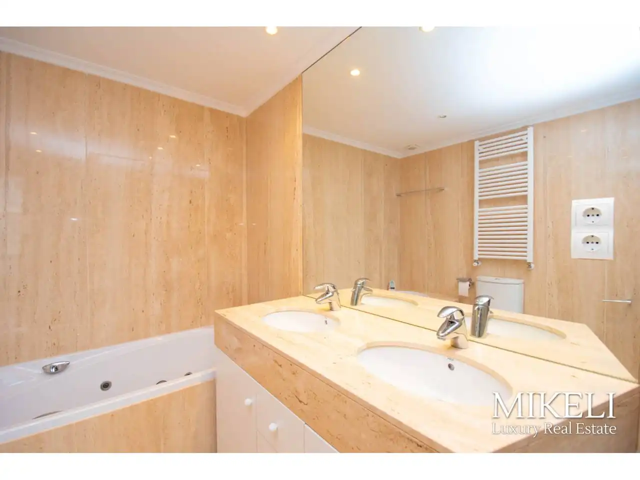 Badezimmer von Wohnung zum Verkauf in Santander mit Heizung, Parkett und Terrasse