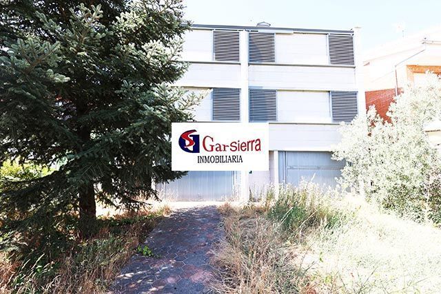 Vista exterior de Casa o xalet en venda en La Cabrera amb Calefacció, Jardí privat i Terrassa